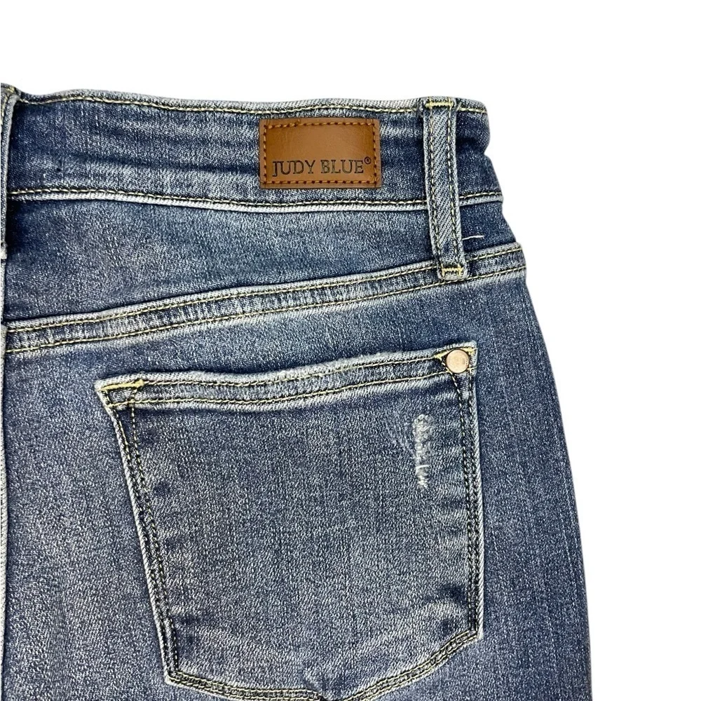 Judy Blue Relaxed Fit Distressed Jeans Size 7/ 28